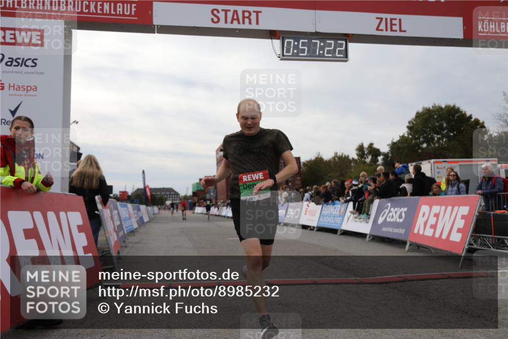 03.10.2025 - Köhlbrandbrückenlauf Yannick Fuchs http://msf.ph/oto/8985232 03.10.2025 15:57:20 Ziel 7261, 9087, 9668 meine-sportfotos.de