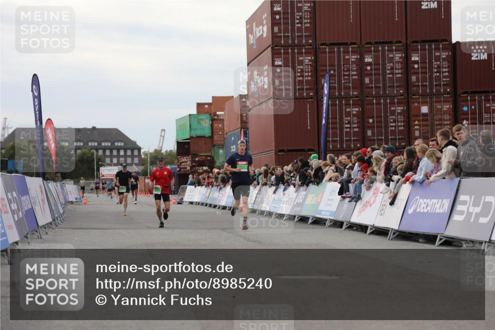 03.10.2025 - Köhlbrandbrückenlauf Yannick Fuchs http://msf.ph/oto/8985240 03.10.2025 15:57:21 Ziel 7261, 9087, 9668 meine-sportfotos.de
