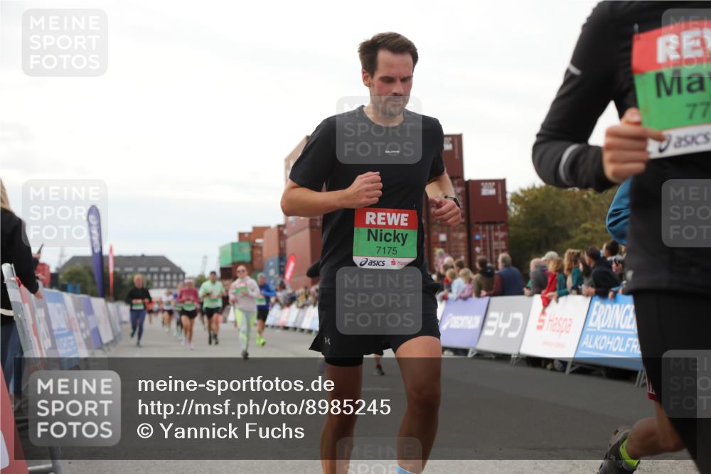 03.10.2025 - Köhlbrandbrückenlauf Yannick Fuchs http://msf.ph/oto/8985245 03.10.2025 16:10:00 Ziel 7175, 7205, 7273, 7528, 7529, 7743, 7753, 7863, 8014, 8817, 8882, 9028, 9090, 9323, 9341, 9601 meine-sportfotos.de