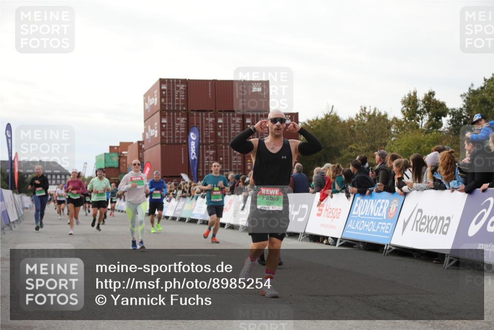 03.10.2025 - Köhlbrandbrückenlauf Yannick Fuchs http://msf.ph/oto/8985254 03.10.2025 16:10:02 Ziel 7175, 7273, 7528, 7529, 7743, 7753, 7764, 8817, 8882, 9028, 9090, 9323, 9458, 9601 meine-sportfotos.de