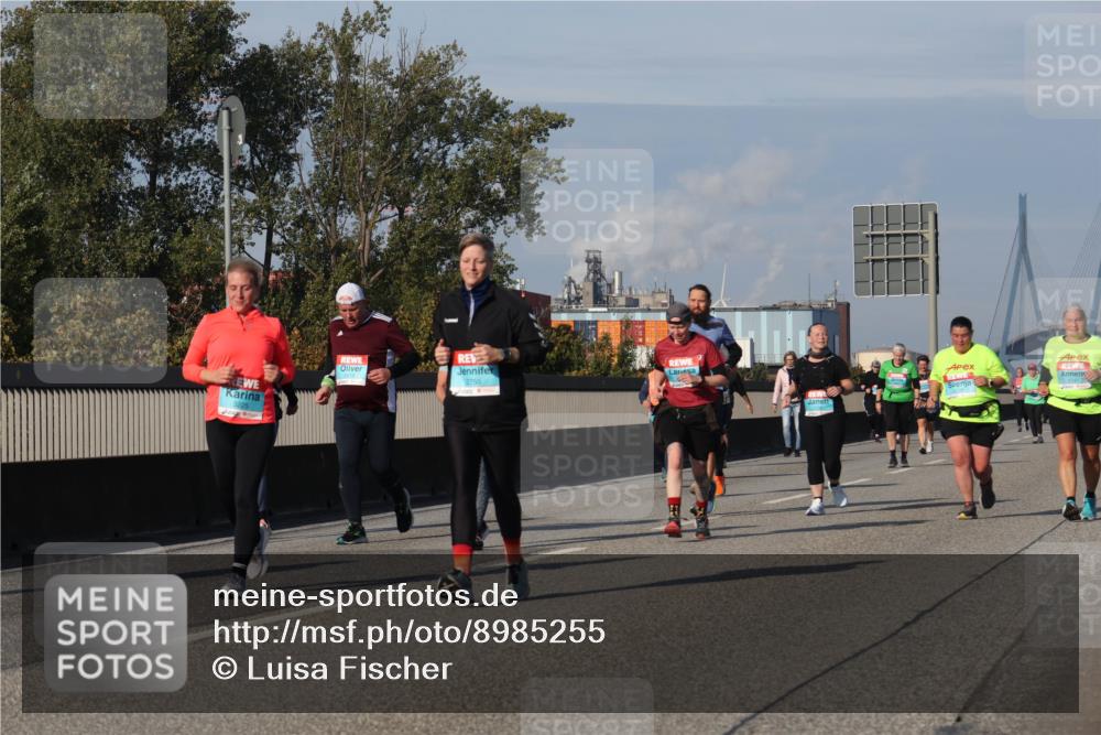 03.10.2025 - Köhlbrandbrückenlauf Luisa Fischer http://msf.ph/oto/8985255 03.10.2025 11:16:03 Position 3 3225, 2418, 2755, 2741 meine-sportfotos.de