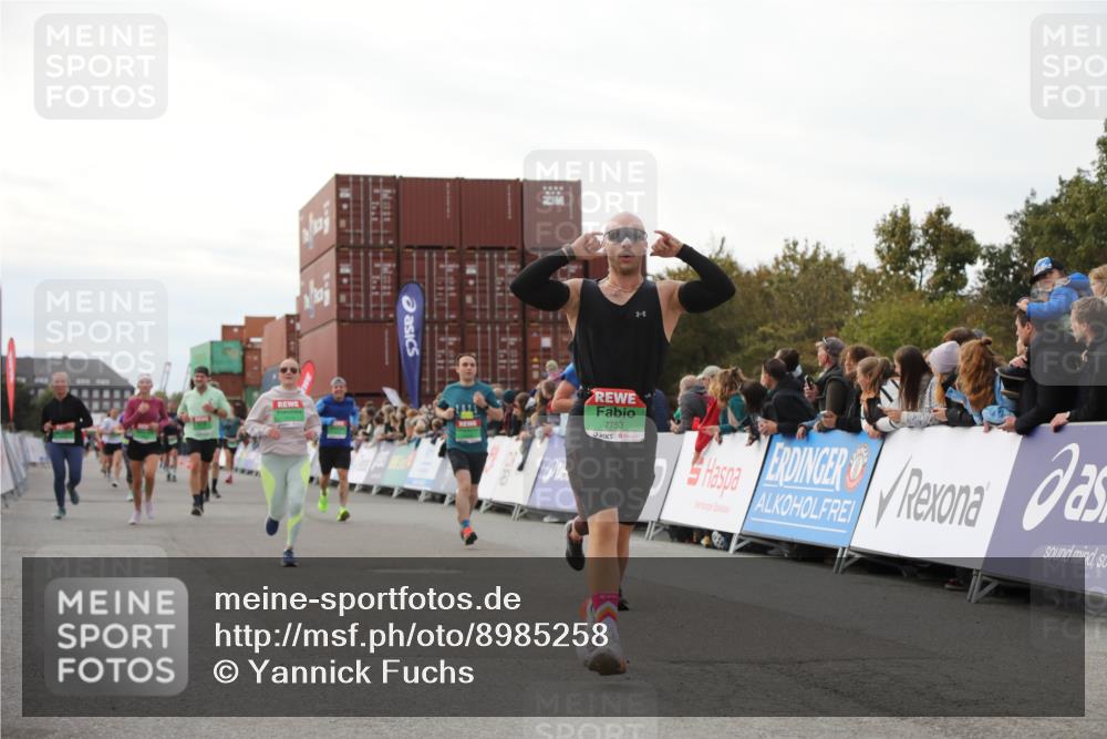 03.10.2025 - Köhlbrandbrückenlauf Yannick Fuchs http://msf.ph/oto/8985258 03.10.2025 16:10:02 Ziel 7175, 7273, 7528, 7529, 7743, 7753, 7764, 8817, 8882, 9028, 9090, 9323, 9458, 9601 meine-sportfotos.de