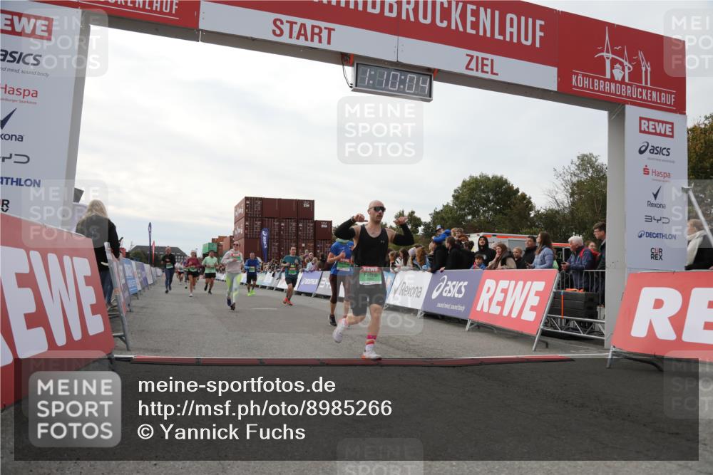 03.10.2025 - Köhlbrandbrückenlauf Yannick Fuchs http://msf.ph/oto/8985266 03.10.2025 16:10:03 Ziel 7175, 7273, 7437, 7528, 7529, 7753, 7764, 8817, 8882, 9090, 9323, 9458, 9601 meine-sportfotos.de
