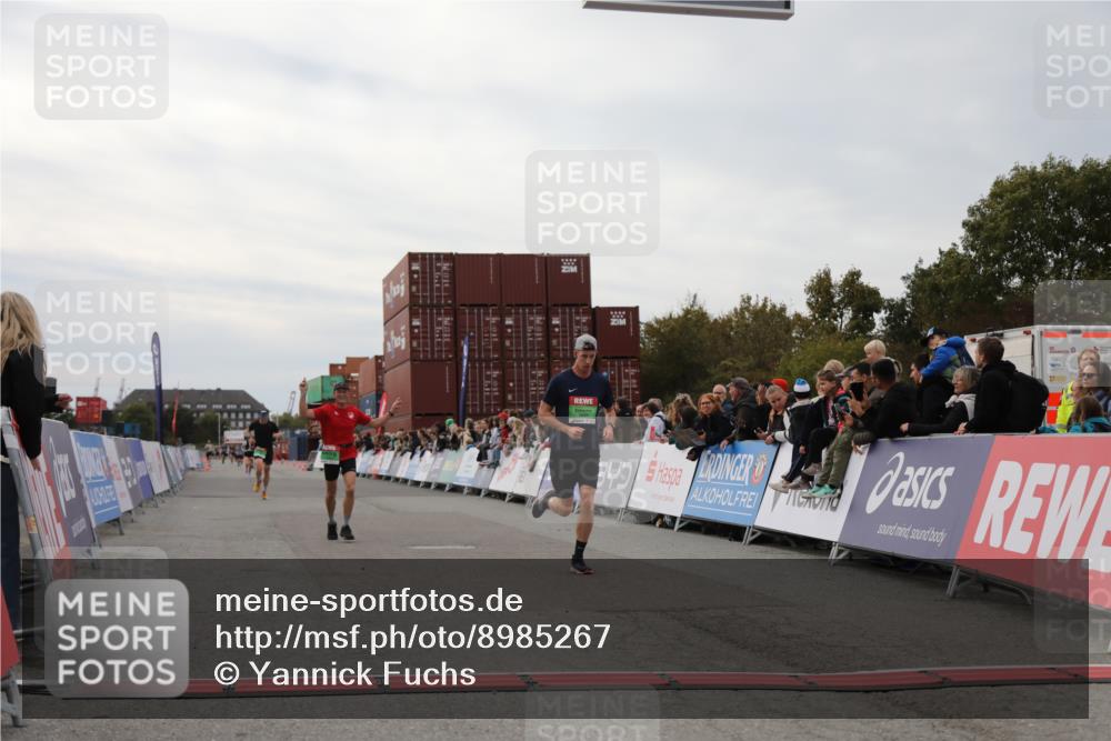 03.10.2025 - Köhlbrandbrückenlauf Yannick Fuchs http://msf.ph/oto/8985267 03.10.2025 15:57:26 Ziel 7261, 7535, 9668 meine-sportfotos.de