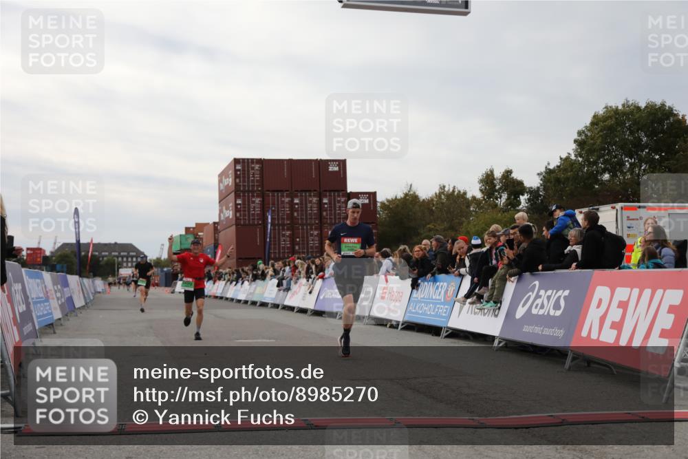 03.10.2025 - Köhlbrandbrückenlauf Yannick Fuchs http://msf.ph/oto/8985270 03.10.2025 15:57:26 Ziel 7261, 7535, 9668 meine-sportfotos.de