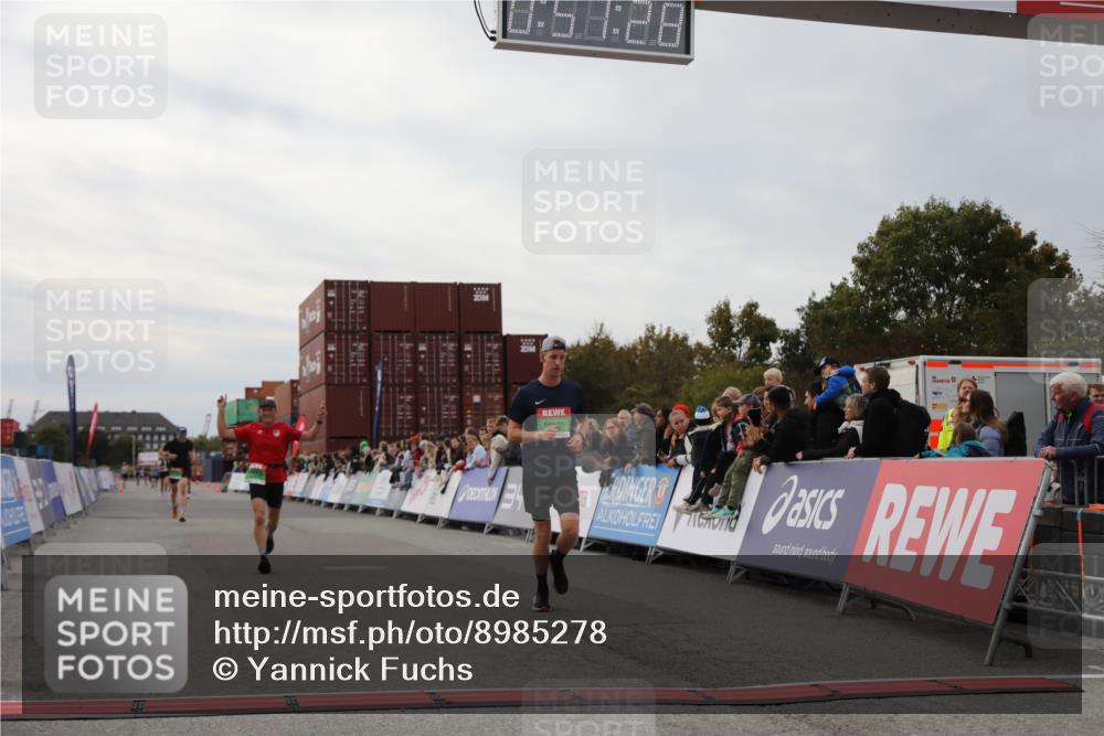 03.10.2025 - Köhlbrandbrückenlauf Yannick Fuchs http://msf.ph/oto/8985278 03.10.2025 15:57:26 Ziel 7261, 7535, 9668 meine-sportfotos.de