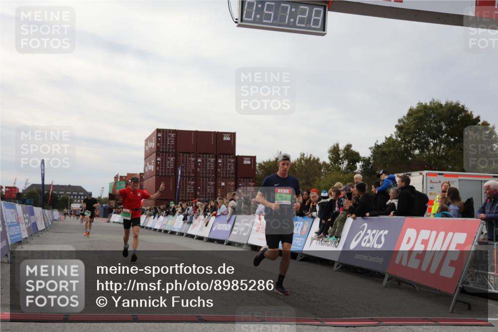 03.10.2025 - Köhlbrandbrückenlauf Yannick Fuchs http://msf.ph/oto/8985286 03.10.2025 15:57:26 Ziel 7261, 7535, 9668 meine-sportfotos.de