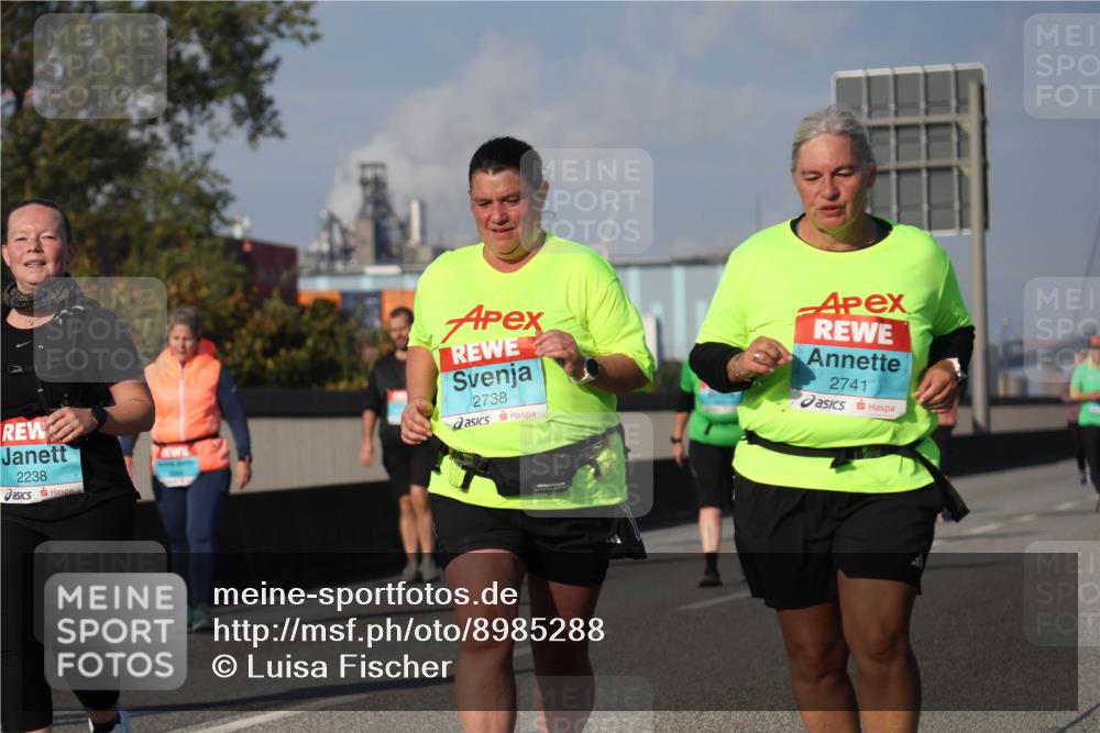 03.10.2025 - Köhlbrandbrückenlauf Luisa Fischer http://msf.ph/oto/8985288 03.10.2025 11:16:08 Position 3 2238, 2738, 2741 meine-sportfotos.de