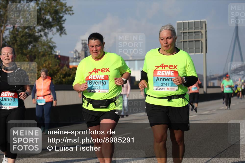 03.10.2025 - Köhlbrandbrückenlauf Luisa Fischer http://msf.ph/oto/8985291 03.10.2025 11:16:09 Position 3 2238, 2738, 2741 meine-sportfotos.de