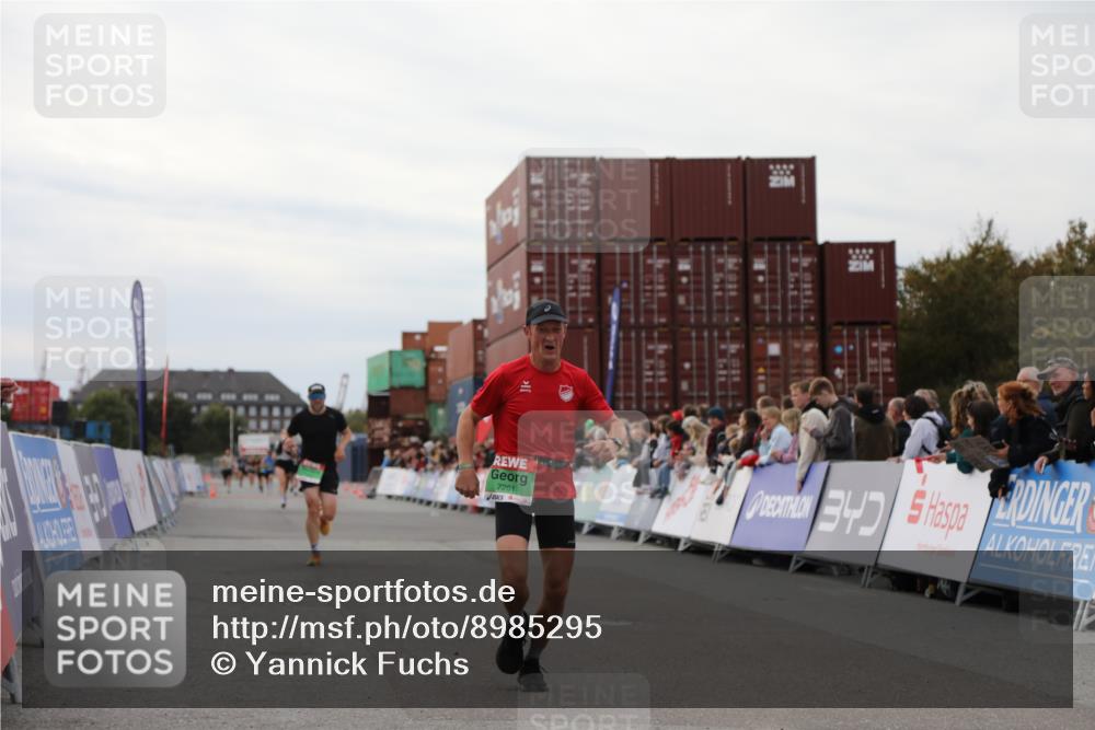 03.10.2025 - Köhlbrandbrückenlauf Yannick Fuchs http://msf.ph/oto/8985295 03.10.2025 15:57:27 Ziel 7261, 7535, 9668 meine-sportfotos.de
