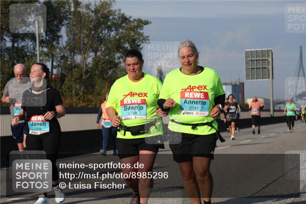 03.10.2025 - Köhlbrandbrückenlauf Luisa Fischer http://msf.ph/oto/8985296 03.10.2025 11:16:10 Position 3 2238, 2738, 2741 meine-sportfotos.de