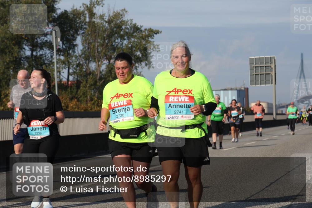 03.10.2025 - Köhlbrandbrückenlauf Luisa Fischer http://msf.ph/oto/8985297 03.10.2025 11:16:10 Position 3 2238, 2738, 2741 meine-sportfotos.de