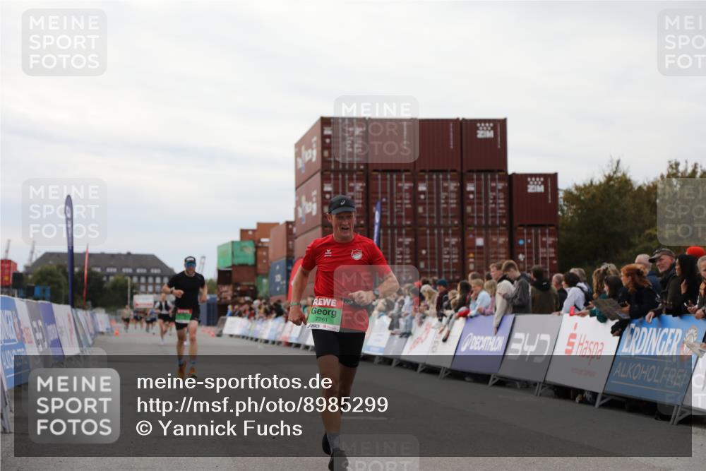 03.10.2025 - Köhlbrandbrückenlauf Yannick Fuchs http://msf.ph/oto/8985299 03.10.2025 15:57:27 Ziel 7261, 7535, 9668 meine-sportfotos.de