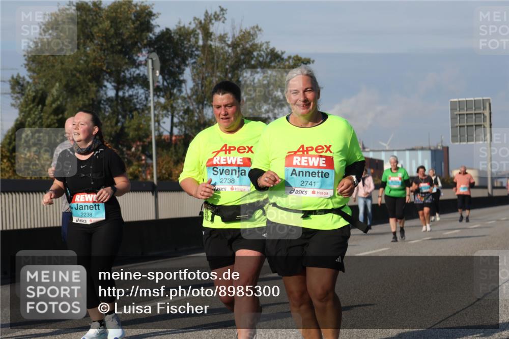 03.10.2025 - Köhlbrandbrückenlauf Luisa Fischer http://msf.ph/oto/8985300 03.10.2025 11:16:10 Position 3 2238, 2738, 2741 meine-sportfotos.de
