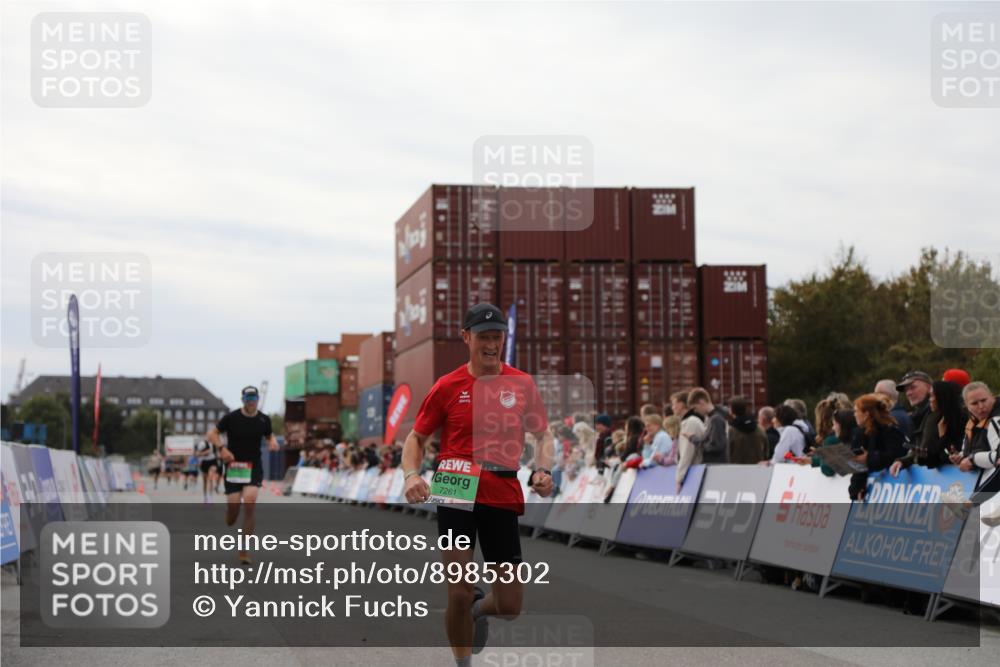 03.10.2025 - Köhlbrandbrückenlauf Yannick Fuchs http://msf.ph/oto/8985302 03.10.2025 15:57:27 Ziel 7261, 7535, 9668 meine-sportfotos.de