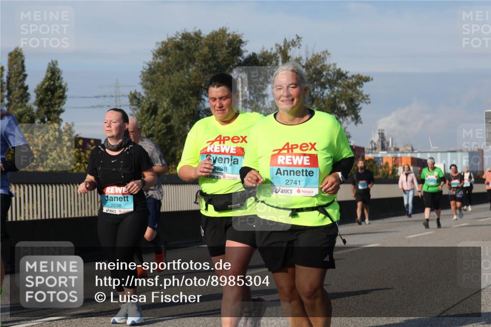 03.10.2025 - Köhlbrandbrückenlauf Luisa Fischer http://msf.ph/oto/8985304 03.10.2025 11:16:11 Position 3 2238, 2738, 2741 meine-sportfotos.de