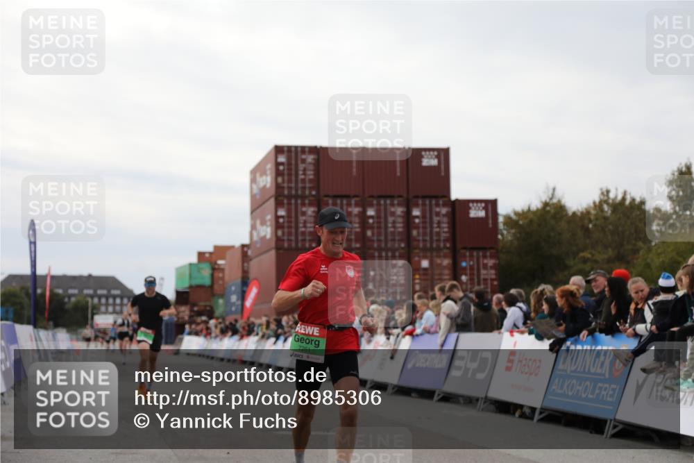 03.10.2025 - Köhlbrandbrückenlauf Yannick Fuchs http://msf.ph/oto/8985306 03.10.2025 15:57:28 Ziel 7261, 7535, 9668 meine-sportfotos.de