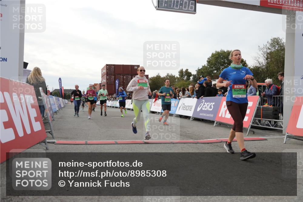 03.10.2025 - Köhlbrandbrückenlauf Yannick Fuchs http://msf.ph/oto/8985308 03.10.2025 16:10:05 Ziel 7273, 7437, 7528, 7529, 7753, 7764, 8882, 9090, 9323, 9458, 9601 meine-sportfotos.de