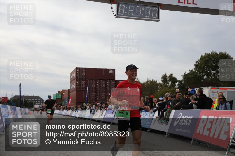 03.10.2025 - Köhlbrandbrückenlauf Yannick Fuchs http://msf.ph/oto/8985323 03.10.2025 15:57:28 Ziel 7261, 7535, 9668 meine-sportfotos.de