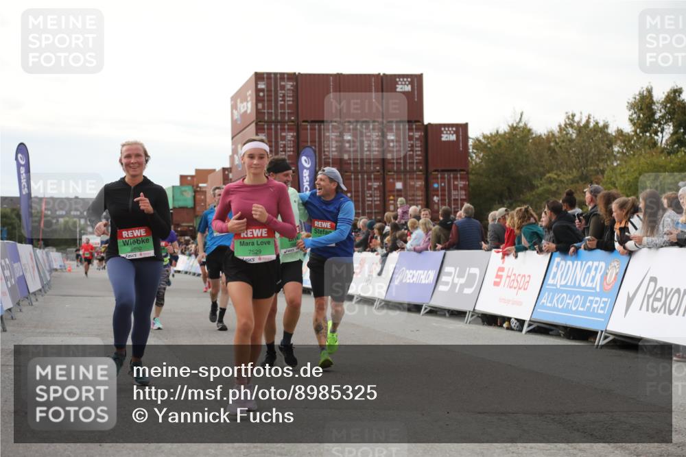 03.10.2025 - Köhlbrandbrückenlauf Yannick Fuchs http://msf.ph/oto/8985325 03.10.2025 16:10:06 Ziel 7273, 7437, 7528, 7529, 7753, 7764, 8882, 9090, 9323, 9347, 9458, 9601 meine-sportfotos.de