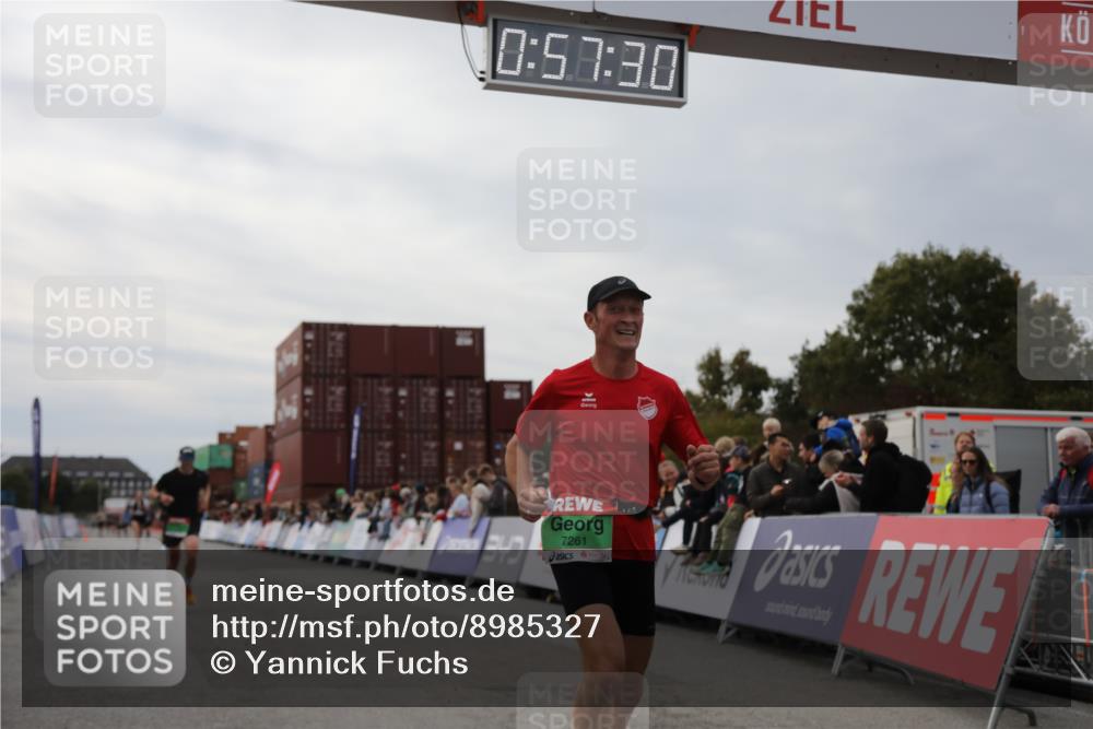 03.10.2025 - Köhlbrandbrückenlauf Yannick Fuchs http://msf.ph/oto/8985327 03.10.2025 15:57:28 Ziel 7261, 7535, 9668 meine-sportfotos.de