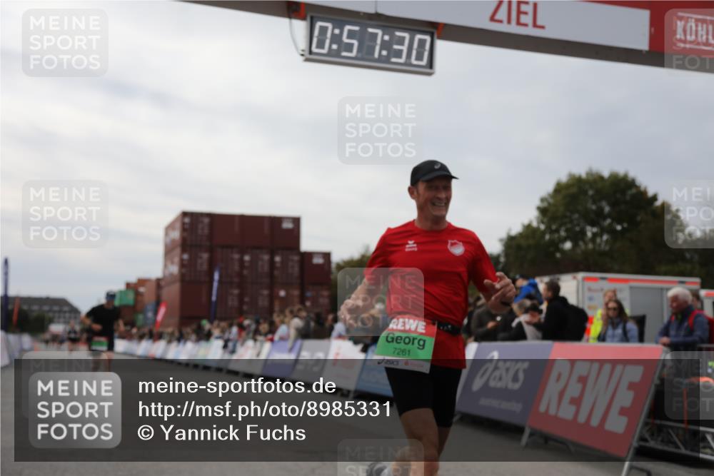 03.10.2025 - Köhlbrandbrückenlauf Yannick Fuchs http://msf.ph/oto/8985331 03.10.2025 15:57:29 Ziel 7261, 7535, 9177, 9178, 9668 meine-sportfotos.de