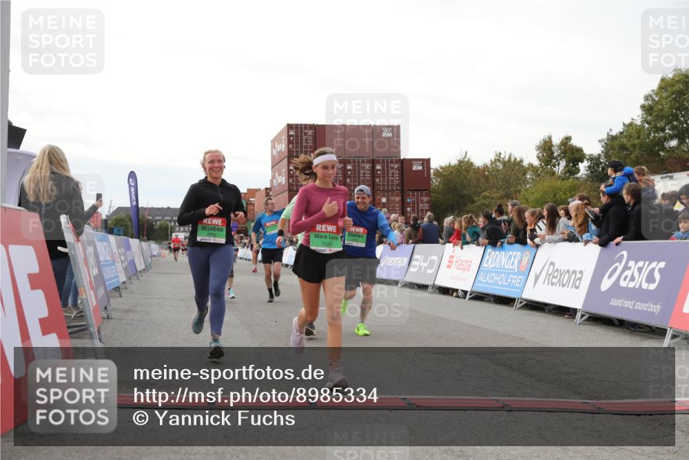 03.10.2025 - Köhlbrandbrückenlauf Yannick Fuchs http://msf.ph/oto/8985334 03.10.2025 16:10:06 Ziel 7273, 7437, 7528, 7529, 7753, 7764, 8882, 9090, 9323, 9347, 9458, 9601 meine-sportfotos.de