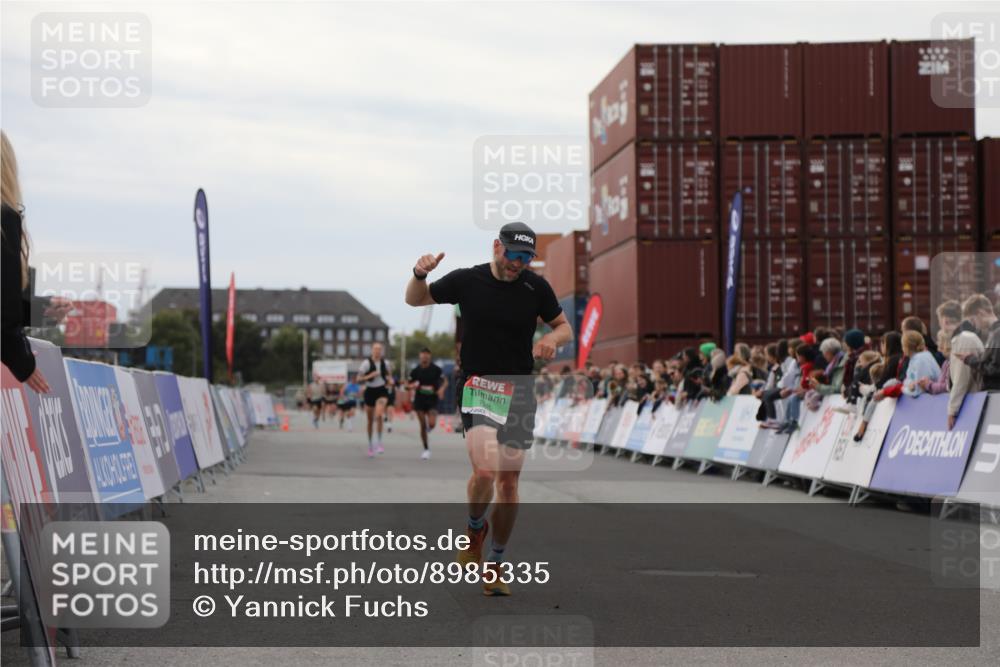 03.10.2025 - Köhlbrandbrückenlauf Yannick Fuchs http://msf.ph/oto/8985335 03.10.2025 15:57:29 Ziel 7261, 7535, 9177, 9178, 9668 meine-sportfotos.de