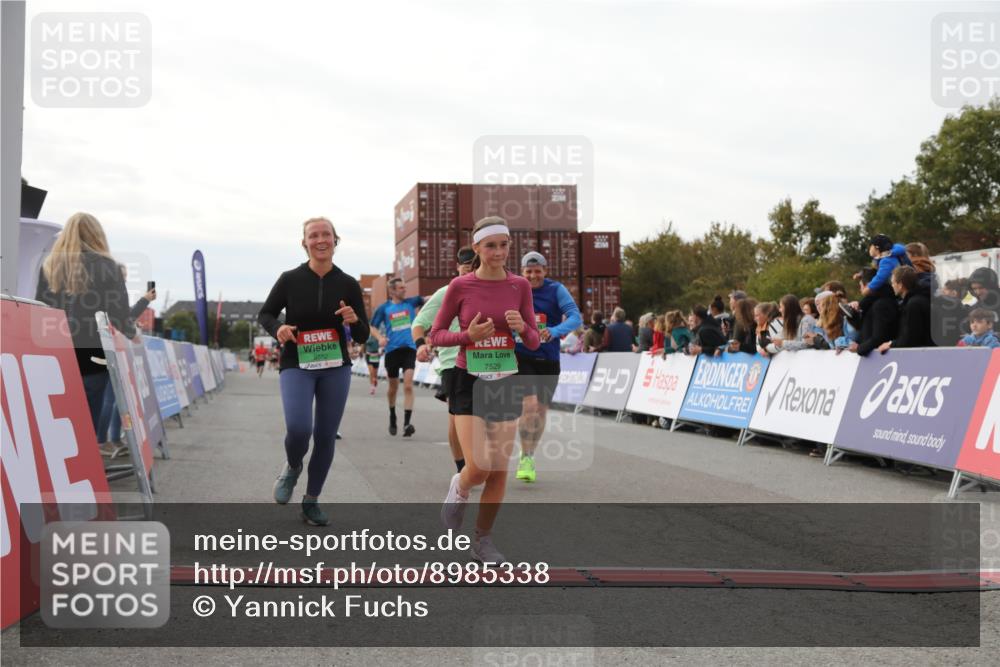 03.10.2025 - Köhlbrandbrückenlauf Yannick Fuchs http://msf.ph/oto/8985338 03.10.2025 16:10:06 Ziel 7273, 7437, 7528, 7529, 7753, 7764, 8882, 9090, 9323, 9347, 9458, 9601 meine-sportfotos.de