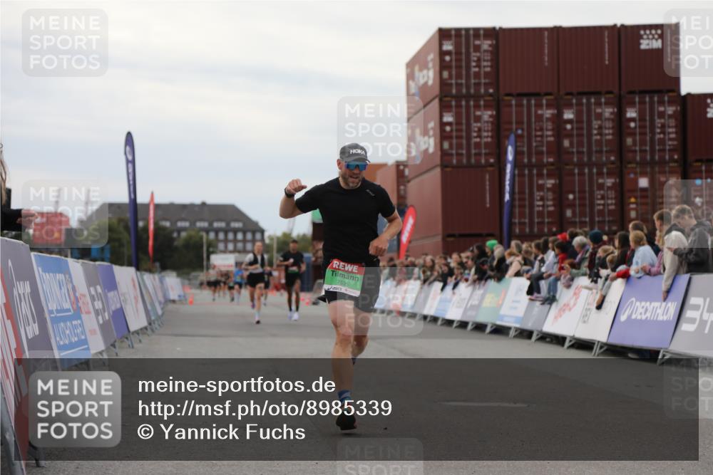 03.10.2025 - Köhlbrandbrückenlauf Yannick Fuchs http://msf.ph/oto/8985339 03.10.2025 15:57:30 Ziel 7261, 7535, 9177, 9178, 9668 meine-sportfotos.de