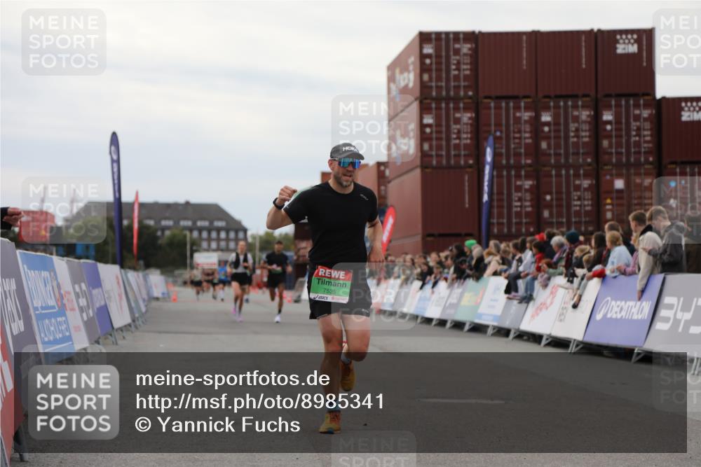 03.10.2025 - Köhlbrandbrückenlauf Yannick Fuchs http://msf.ph/oto/8985341 03.10.2025 15:57:30 Ziel 7261, 7535, 9177, 9178, 9668 meine-sportfotos.de
