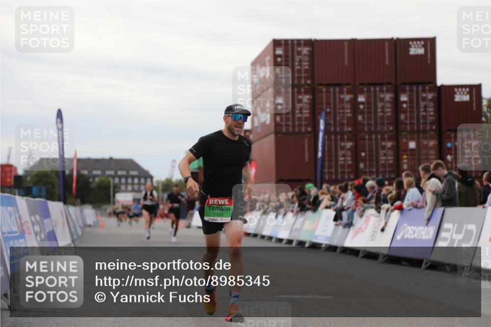 03.10.2025 - Köhlbrandbrückenlauf Yannick Fuchs http://msf.ph/oto/8985345 03.10.2025 15:57:30 Ziel 7261, 7535, 9177, 9178, 9668 meine-sportfotos.de
