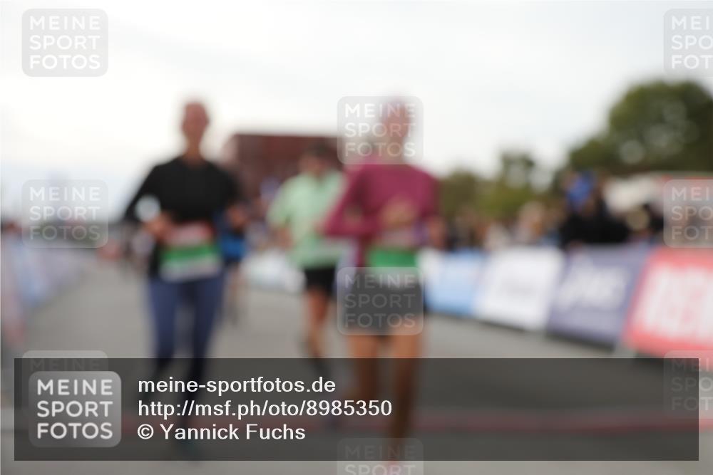 03.10.2025 - Köhlbrandbrückenlauf Yannick Fuchs http://msf.ph/oto/8985350 03.10.2025 16:10:07 Ziel 7273, 7437, 7528, 7529, 7764, 8882, 9090, 9323, 9347, 9349, 9458, 9601 meine-sportfotos.de