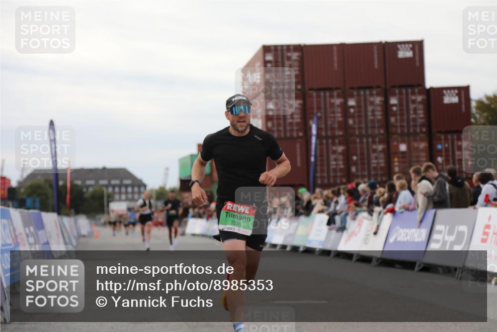 03.10.2025 - Köhlbrandbrückenlauf Yannick Fuchs http://msf.ph/oto/8985353 03.10.2025 15:57:30 Ziel 7261, 7535, 9177, 9178, 9668 meine-sportfotos.de