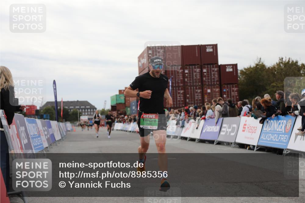 03.10.2025 - Köhlbrandbrückenlauf Yannick Fuchs http://msf.ph/oto/8985356 03.10.2025 15:57:31 Ziel 7261, 7535, 9177, 9178 meine-sportfotos.de
