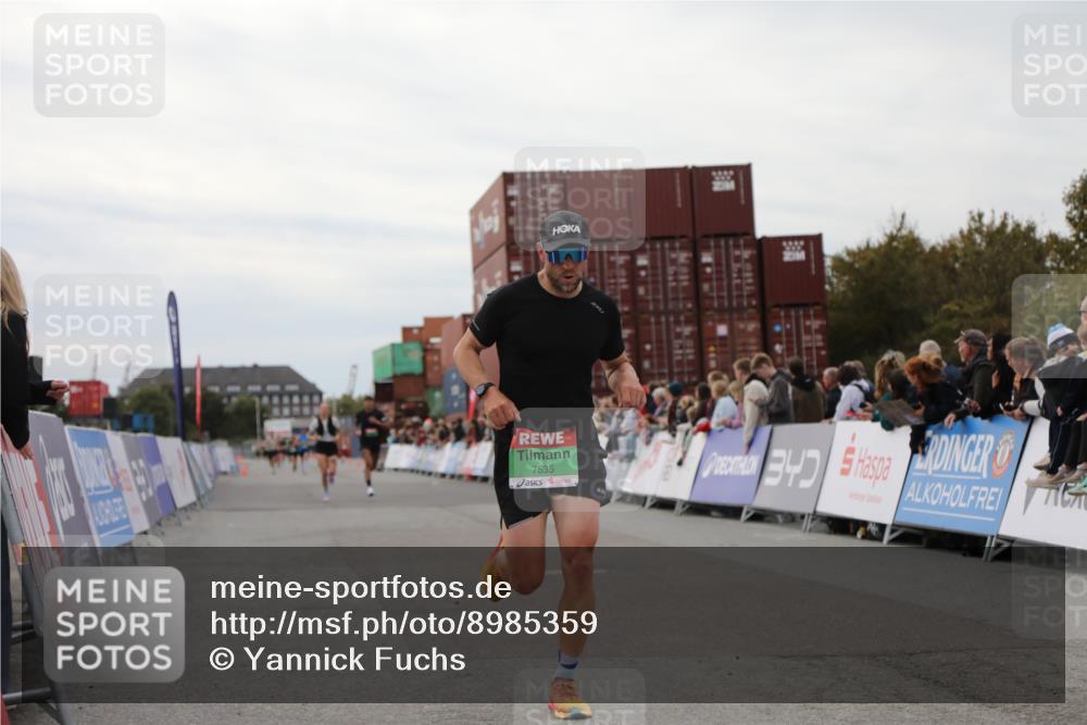 03.10.2025 - Köhlbrandbrückenlauf Yannick Fuchs http://msf.ph/oto/8985359 03.10.2025 15:57:31 Ziel 7261, 7535, 9177, 9178 meine-sportfotos.de