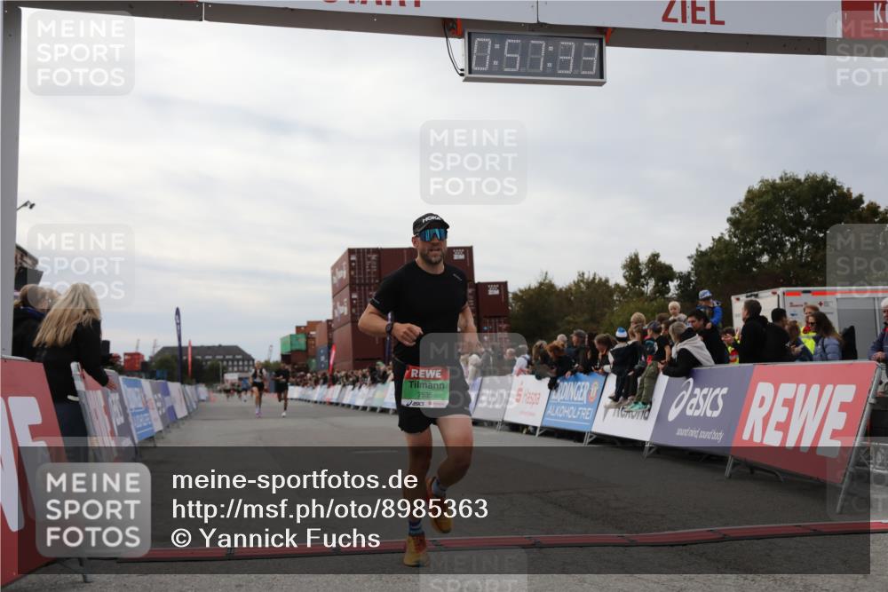 03.10.2025 - Köhlbrandbrückenlauf Yannick Fuchs http://msf.ph/oto/8985363 03.10.2025 15:57:31 Ziel 7261, 7535, 9177, 9178 meine-sportfotos.de