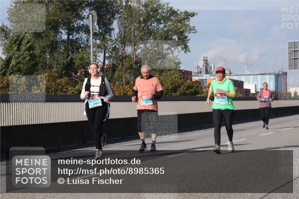 03.10.2025 - Köhlbrandbrückenlauf Luisa Fischer http://msf.ph/oto/8985365 03.10.2025 11:16:26 Position 3 2859, 3097, 3040 meine-sportfotos.de