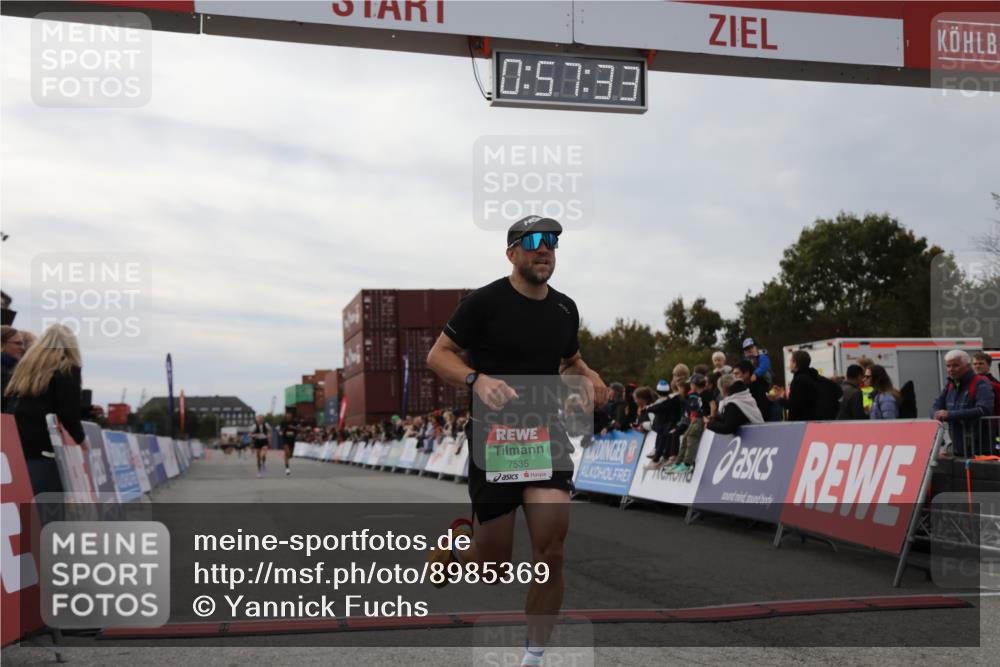03.10.2025 - Köhlbrandbrückenlauf Yannick Fuchs http://msf.ph/oto/8985369 03.10.2025 15:57:32 Ziel 7261, 7535, 9177, 9178 meine-sportfotos.de