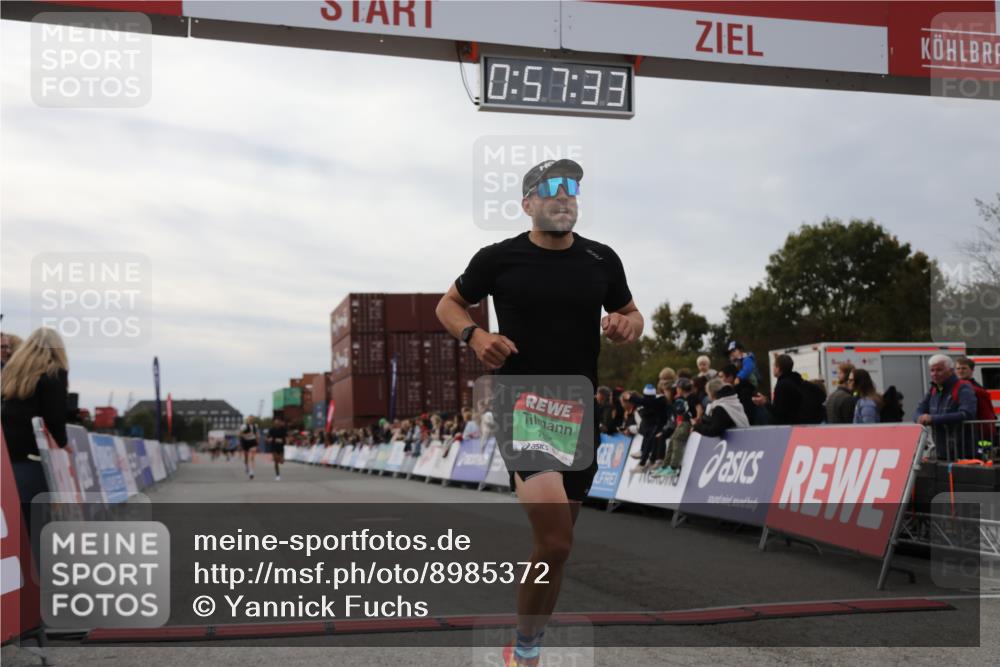 03.10.2025 - Köhlbrandbrückenlauf Yannick Fuchs http://msf.ph/oto/8985372 03.10.2025 15:57:32 Ziel 7261, 7535, 9177, 9178 meine-sportfotos.de