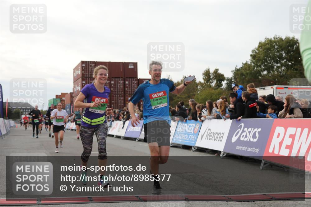 03.10.2025 - Köhlbrandbrückenlauf Yannick Fuchs http://msf.ph/oto/8985377 03.10.2025 16:10:09 Ziel 7437, 7528, 7529, 7764, 8882, 8932, 8989, 9090, 9323, 9347, 9348, 9349, 9458 meine-sportfotos.de