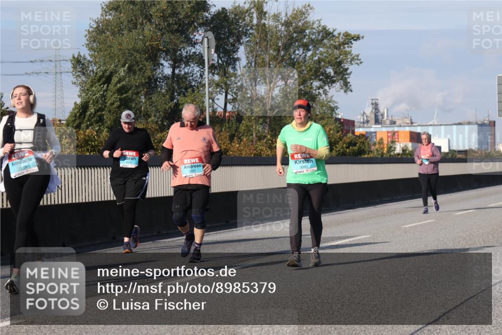 03.10.2025 - Köhlbrandbrückenlauf Luisa Fischer http://msf.ph/oto/8985379 03.10.2025 11:16:28 Position 3 2859, 3097, 3040 meine-sportfotos.de