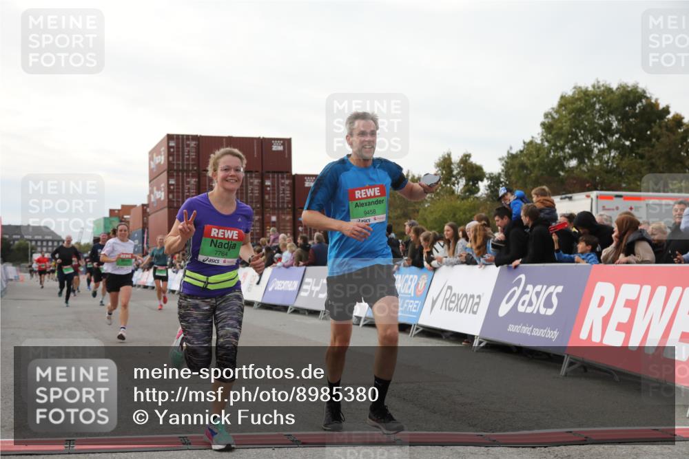 03.10.2025 - Köhlbrandbrückenlauf Yannick Fuchs http://msf.ph/oto/8985380 03.10.2025 16:10:09 Ziel 7437, 7528, 7529, 7764, 8882, 8932, 8989, 9090, 9323, 9347, 9348, 9349, 9458 meine-sportfotos.de