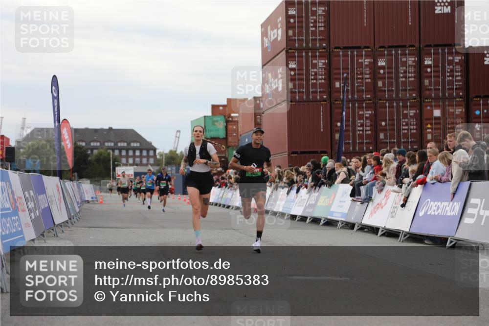 03.10.2025 - Köhlbrandbrückenlauf Yannick Fuchs http://msf.ph/oto/8985383 03.10.2025 15:57:34 Ziel 7535, 9177, 9178 meine-sportfotos.de
