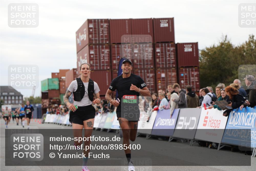 03.10.2025 - Köhlbrandbrückenlauf Yannick Fuchs http://msf.ph/oto/8985400 03.10.2025 15:57:36 Ziel 7274, 9177, 9178 meine-sportfotos.de