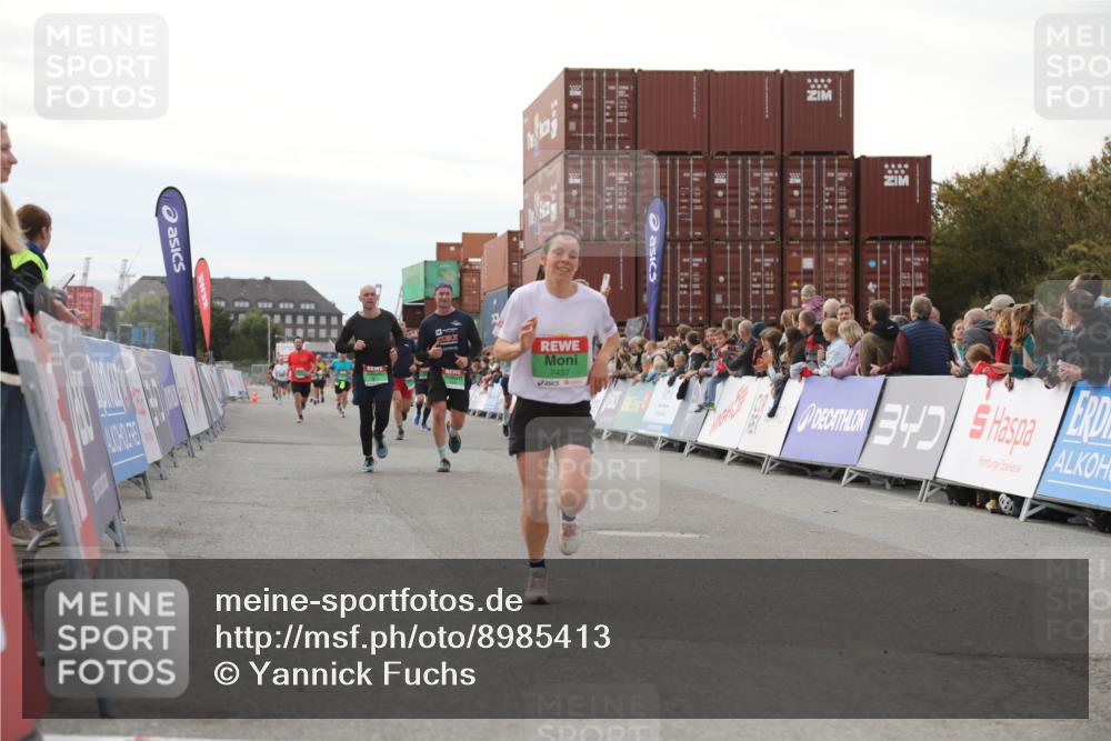 03.10.2025 - Köhlbrandbrückenlauf Yannick Fuchs http://msf.ph/oto/8985413 03.10.2025 16:10:11 Ziel 7139, 7421, 7437, 7528, 7764, 8932, 8989, 9323, 9347, 9348, 9349, 9458 meine-sportfotos.de