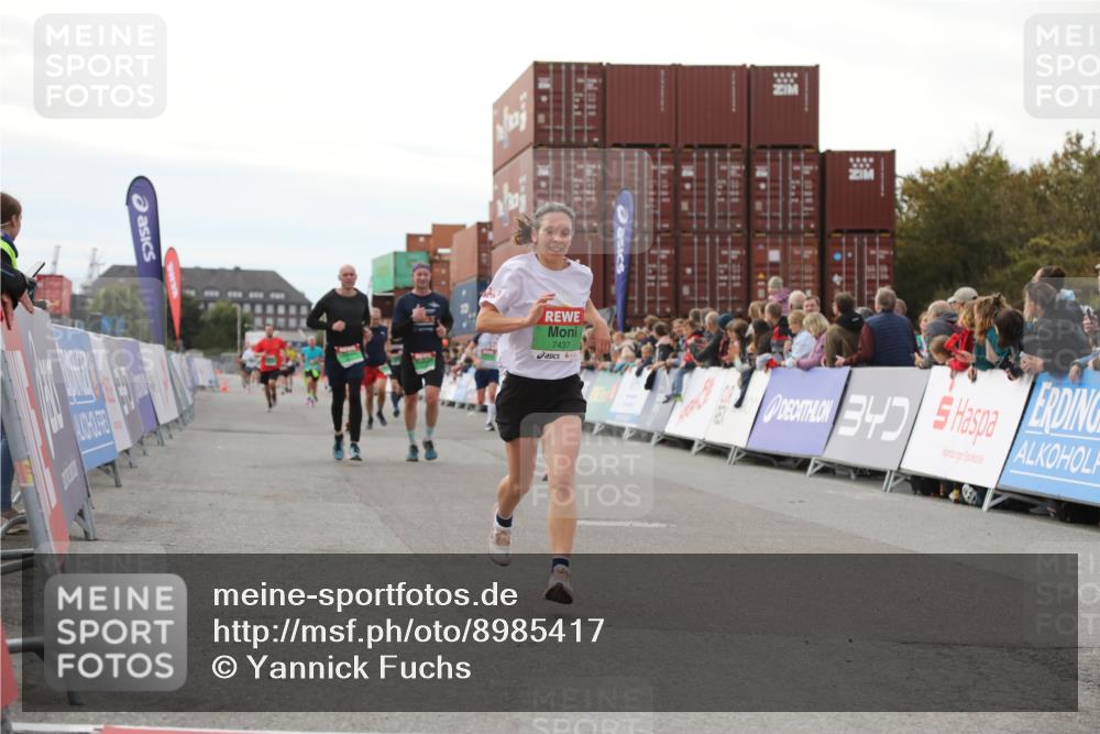 03.10.2025 - Köhlbrandbrückenlauf Yannick Fuchs http://msf.ph/oto/8985417 03.10.2025 16:10:11 Ziel 7139, 7421, 7437, 7528, 7764, 8932, 8989, 9323, 9347, 9348, 9349, 9458 meine-sportfotos.de