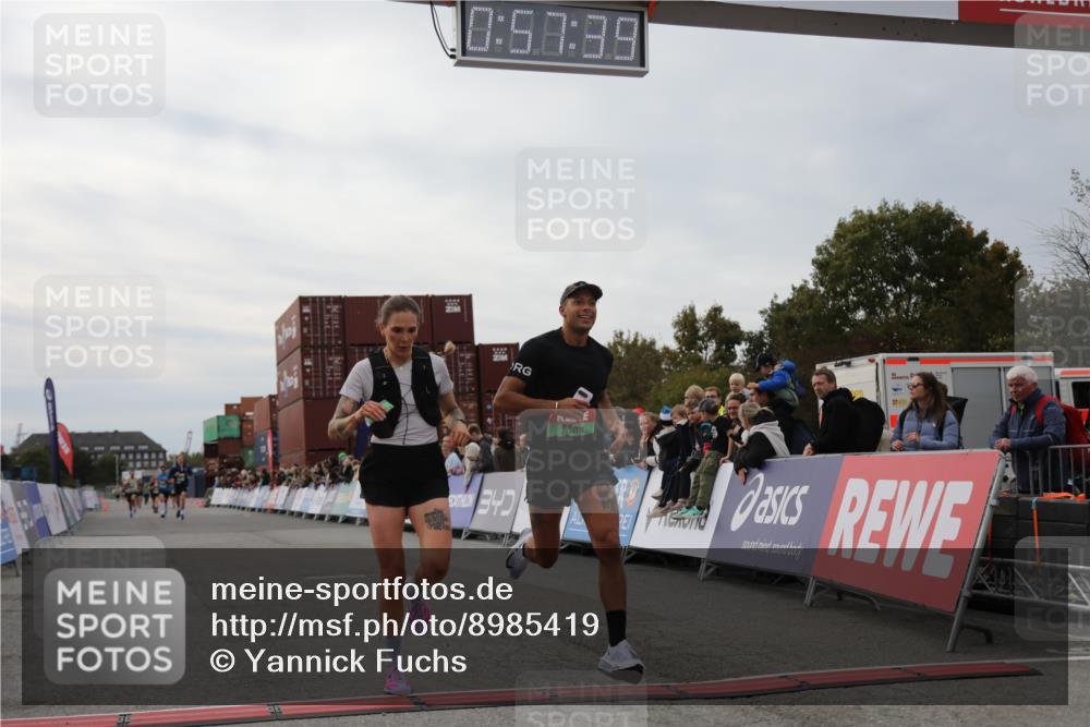 03.10.2025 - Köhlbrandbrückenlauf Yannick Fuchs http://msf.ph/oto/8985419 03.10.2025 15:57:37 Ziel 7274, 8916, 9177, 9178 meine-sportfotos.de