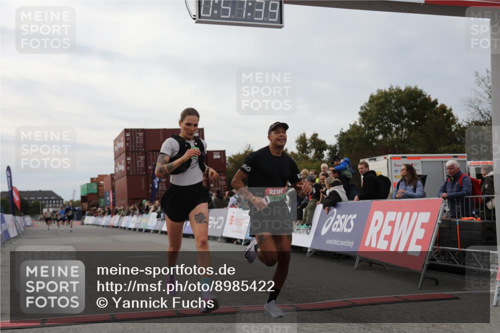 03.10.2025 - Köhlbrandbrückenlauf Yannick Fuchs http://msf.ph/oto/8985422 03.10.2025 15:57:37 Ziel 7274, 8916, 9177, 9178 meine-sportfotos.de