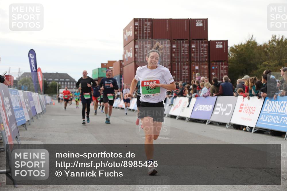03.10.2025 - Köhlbrandbrückenlauf Yannick Fuchs http://msf.ph/oto/8985426 03.10.2025 16:10:11 Ziel 7139, 7421, 7437, 7528, 7764, 8932, 8989, 9323, 9347, 9348, 9349, 9458 meine-sportfotos.de